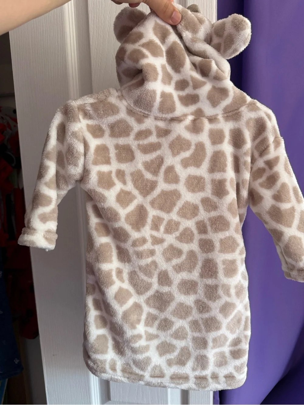 Modern Baby Giraffe Robe - Picture 3 of 4